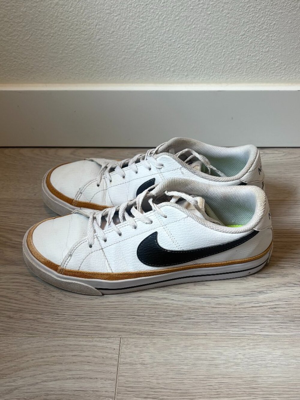 Nike Court Legacy low top shoes white women's size 8